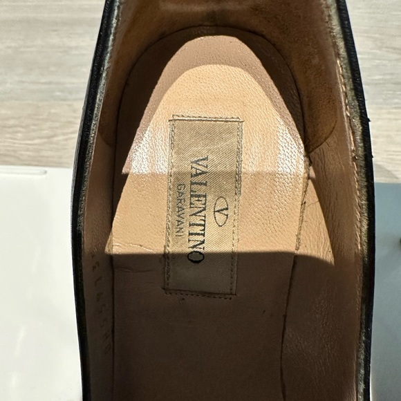 Valentino Garavino Black rockstud pump size 35. used, excellent condition - Picture 15 of 16
